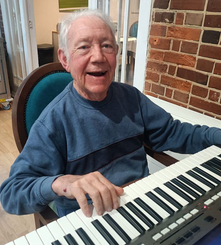 Alzheimer Care Support - West Sussex Care Home - Manor Barn Care Home